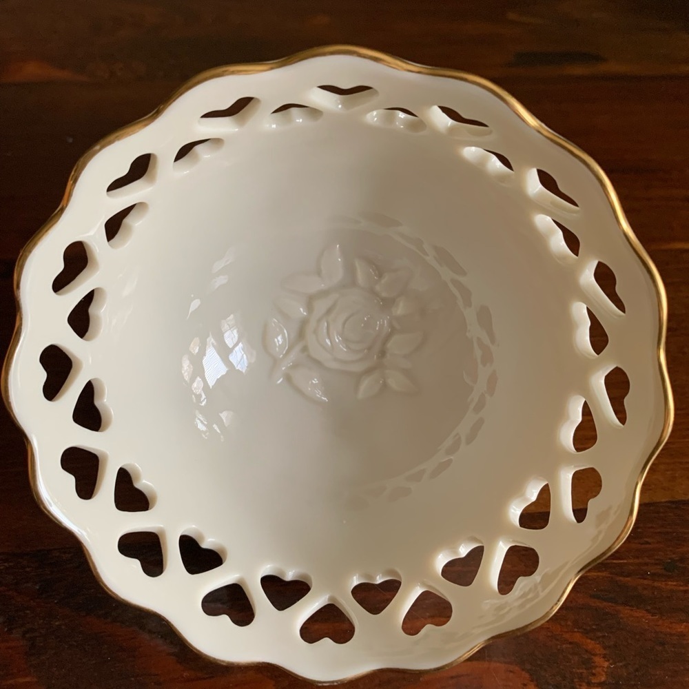 Lenox Hearts Collection Footed Small 24K Gold Trim Bowl - Picture 8 of 13